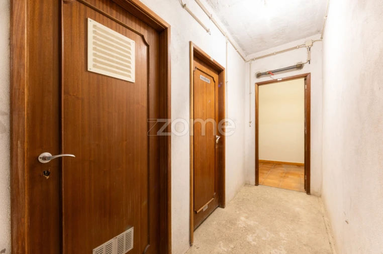 Apartamento T2 para Venda em Vilar de Andorinho Foto 29