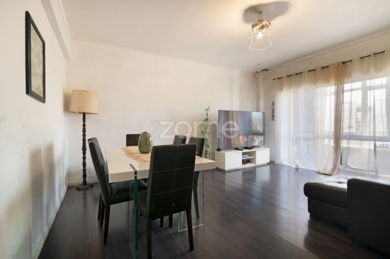 Apartamento T2 para Venda em Amora Foto 2