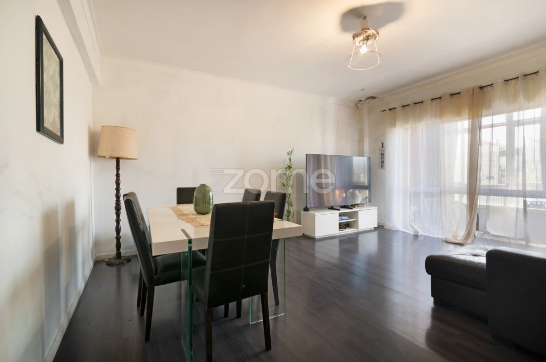Apartamento T2 para Venda em Amora Foto 2