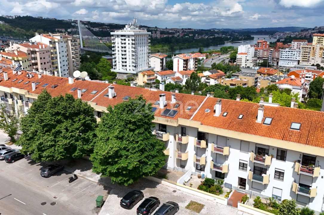 Apartamento T1 para Venda em Santo Antonio dos Olivais Foto 13