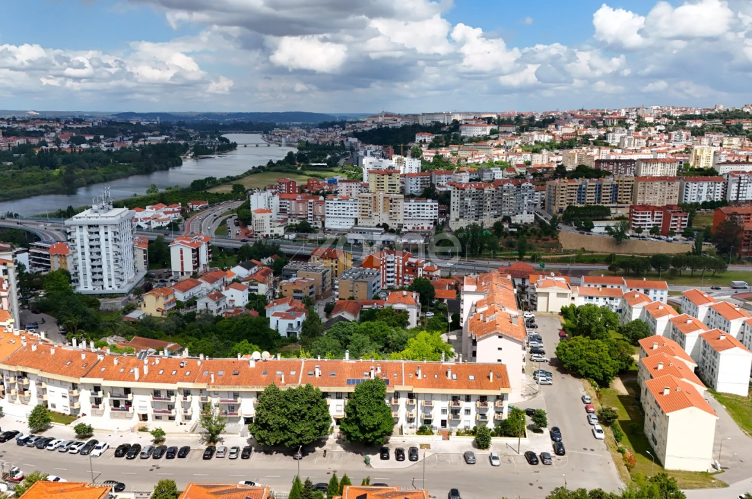 Apartamento T1 para Venda em Santo Antonio dos Olivais Foto 15