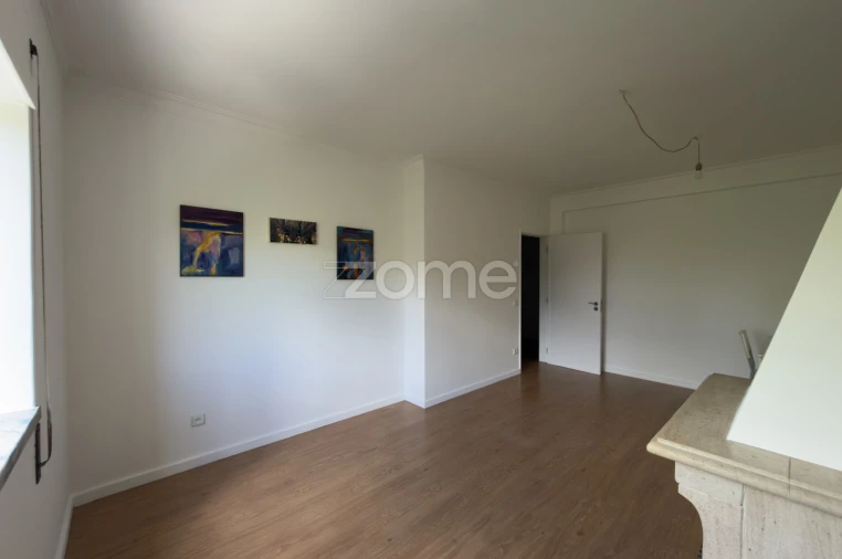 Apartamento T1 para Venda em Santo Antonio dos Olivais Foto 10