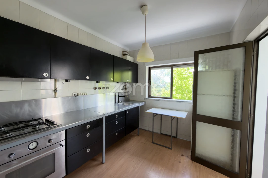 Apartamento T1 para Venda em Santo Antonio dos Olivais Foto 2