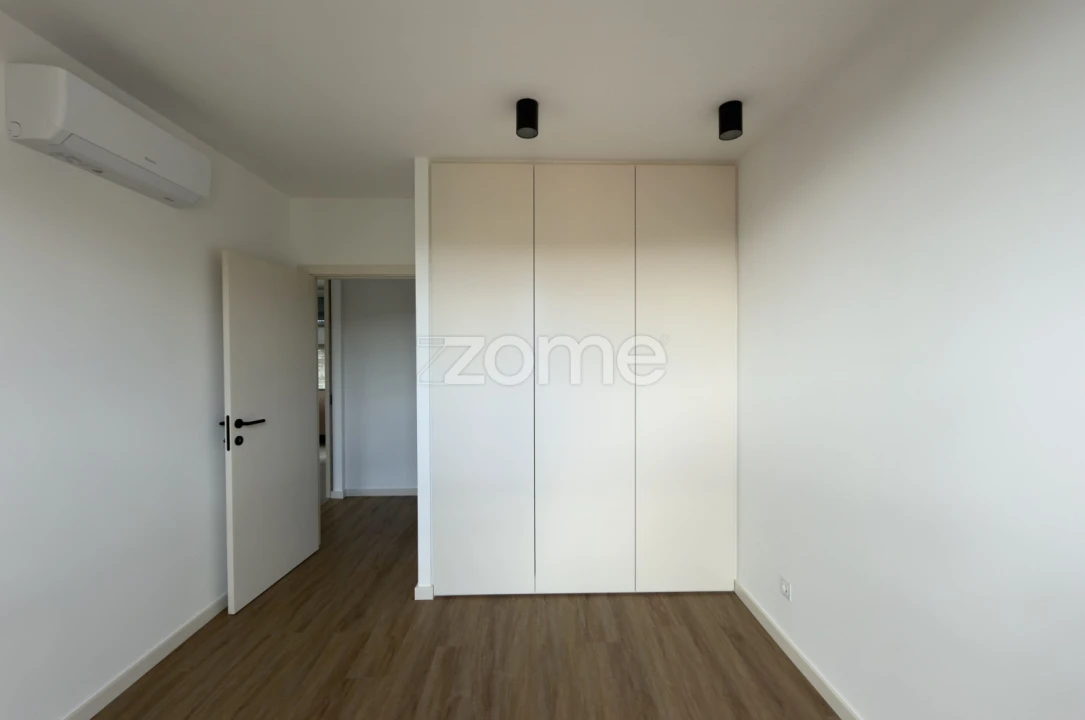 Apartamento T2 para Venda em Santo Antonio dos Olivais Foto 12