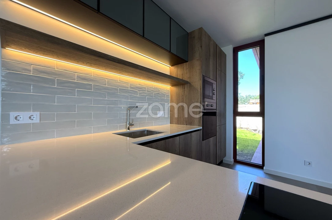 Apartamento T2 para Venda em Santo Antonio dos Olivais Foto 9