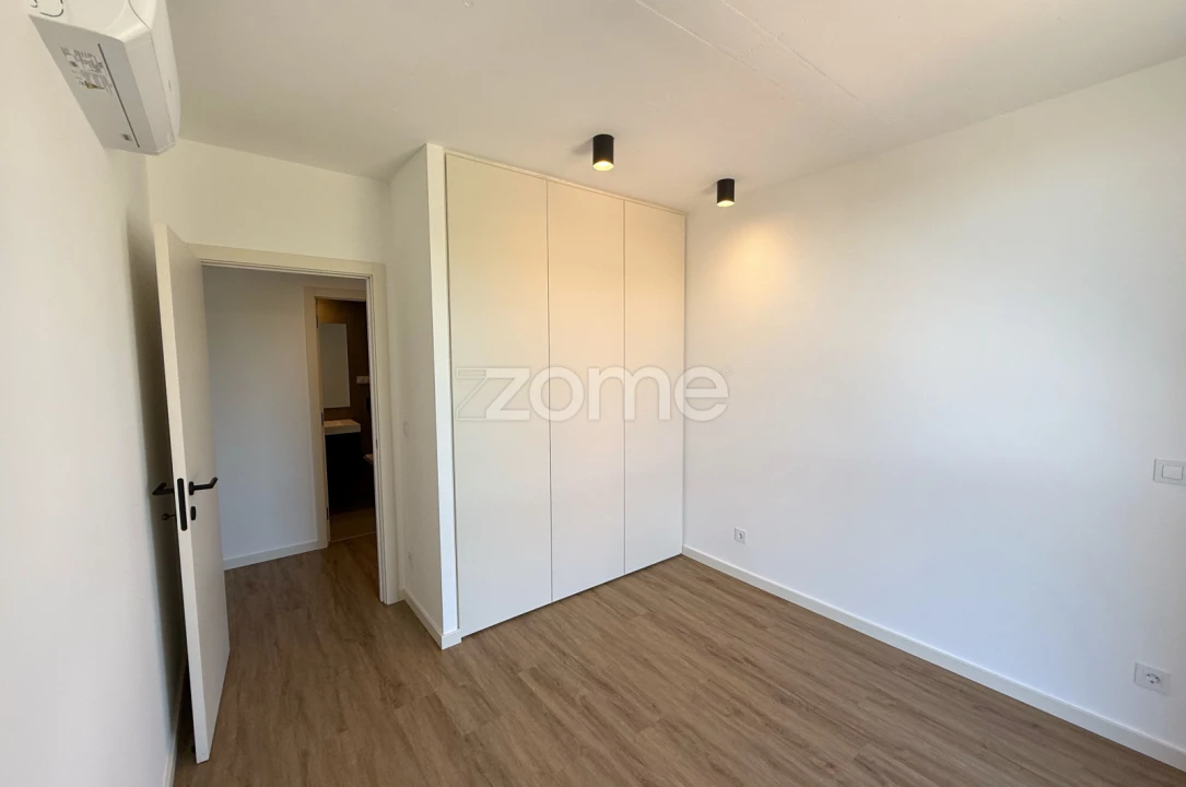 Apartamento T2 para Venda em Santo Antonio dos Olivais Foto 15