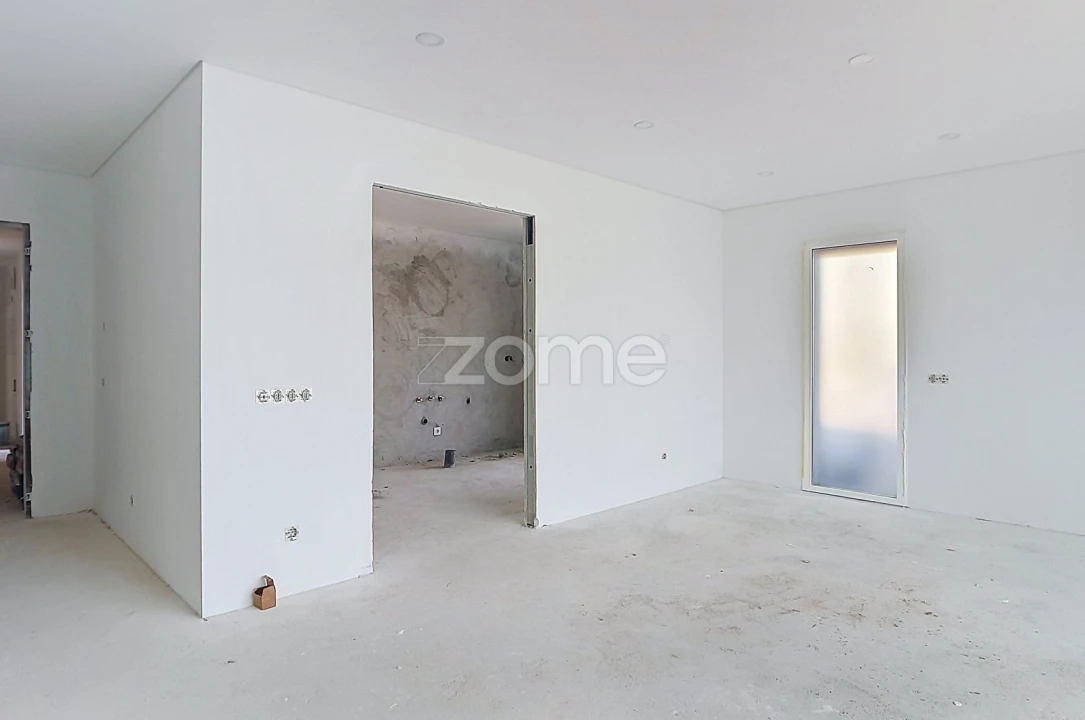 Apartamento T3 para Venda em Santo Antonio dos Olivais Foto 8