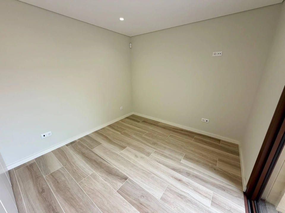 Moradia T4 para Venda em São Felix da Marinha Foto 8