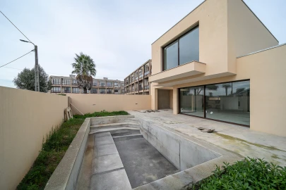 Moradia T4 para Venda em São Felix da Marinha