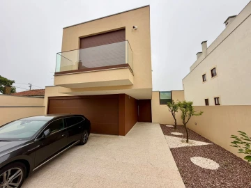 Moradia T4 para Venda em São Felix da Marinha