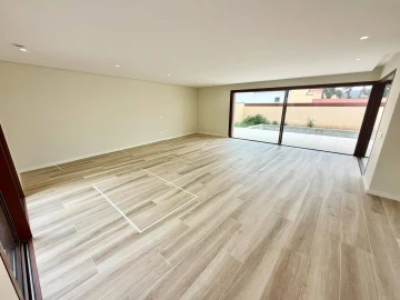 Moradia T4 para Venda em São Felix da Marinha
