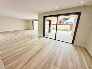 Moradia T4 para Venda em São Felix da Marinha