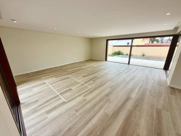Moradia T4 para Venda em São Felix da Marinha