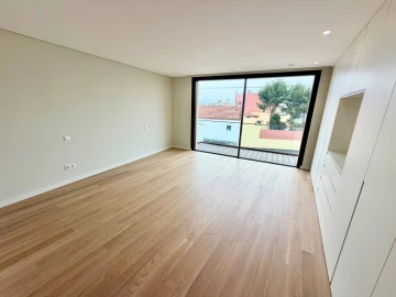 Moradia T4 para Venda em São Felix da Marinha