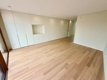 Moradia T4 para Venda em São Felix da Marinha