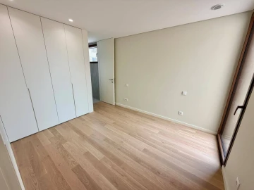 Moradia T4 para Venda em São Felix da Marinha