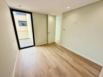 Moradia T4 para Venda em São Felix da Marinha