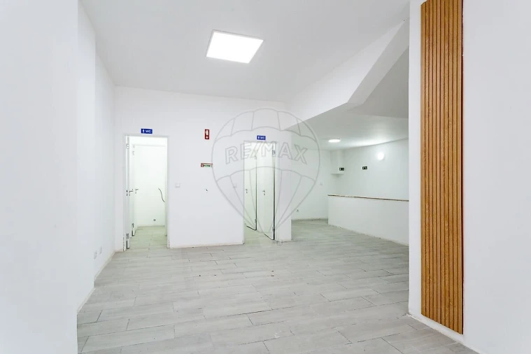 Loja para Arrendamento em Mina de Água Foto 2