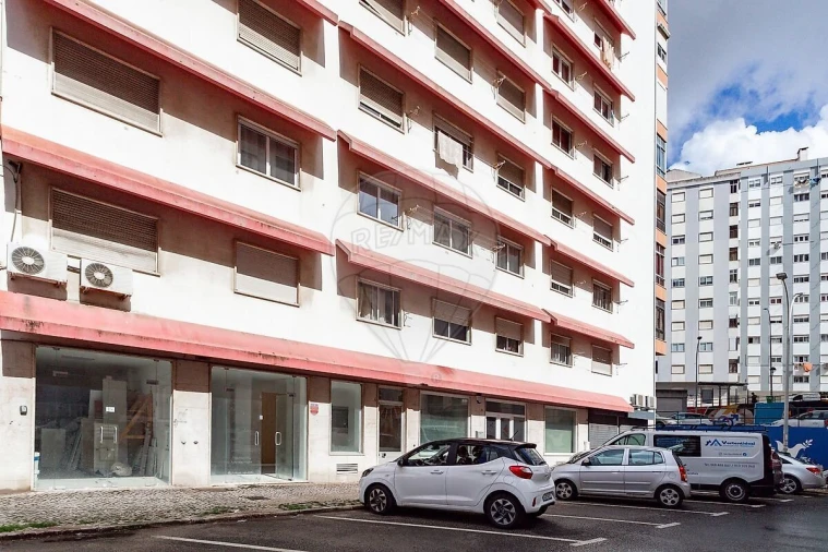 Loja para Arrendamento em Mina de Água Foto 21