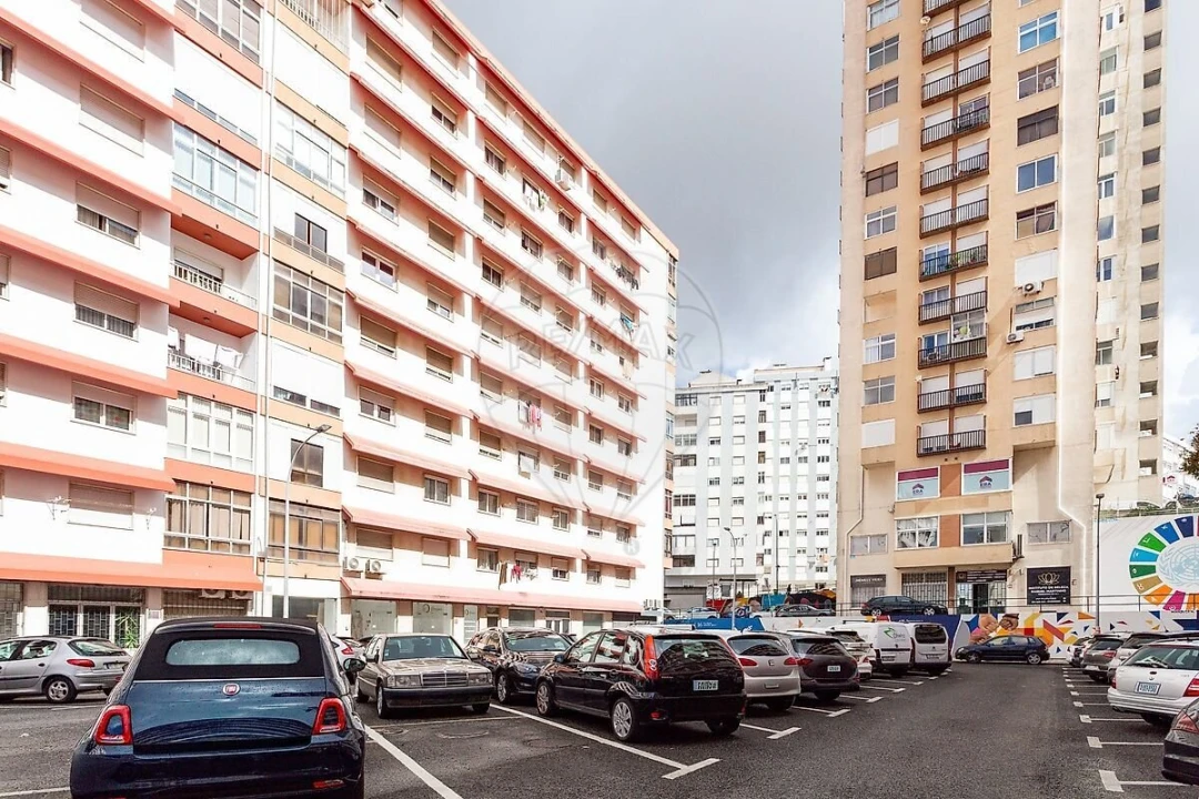 Loja para Arrendamento em Mina de Água Foto 23
