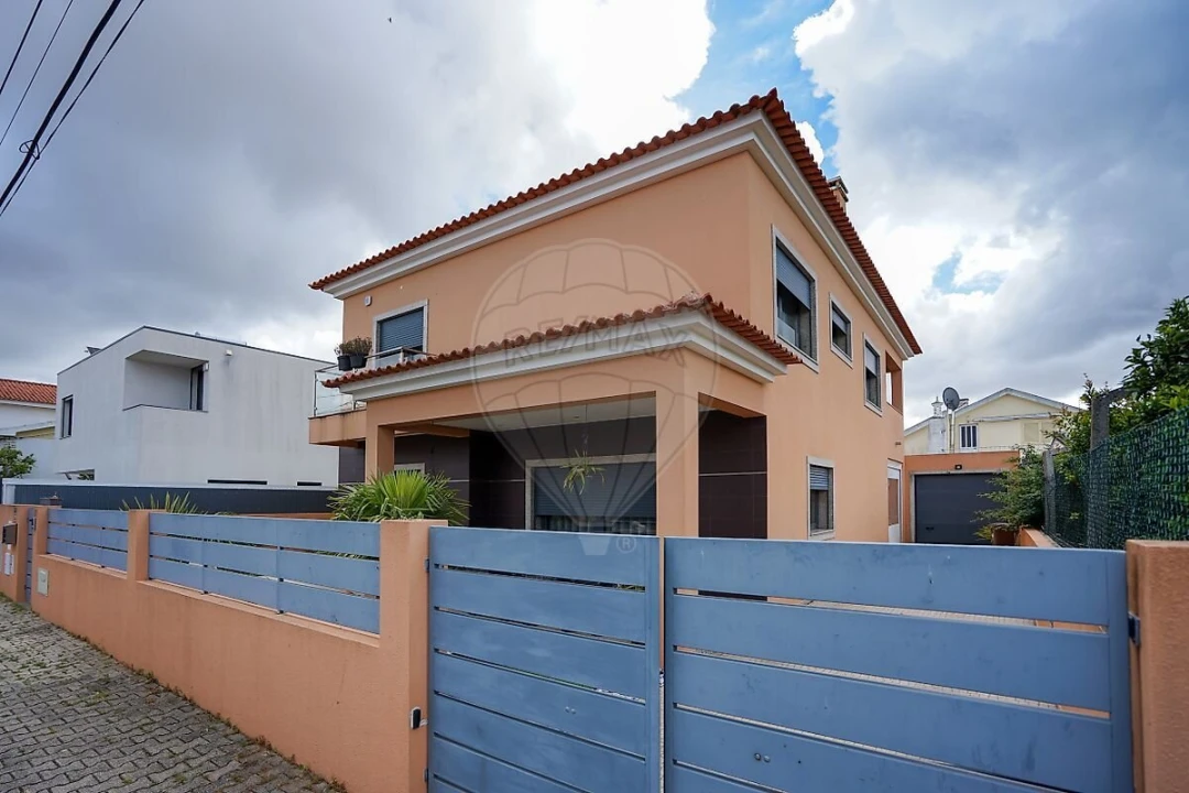 Moradia T4 para Venda em Fernao Ferro Foto 4