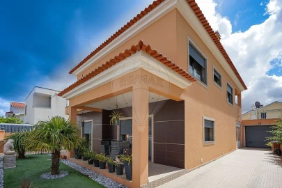 Moradia T4 para Venda em Fernao Ferro