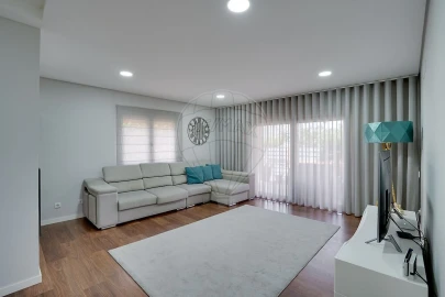 Moradia T4 para Venda em Fernao Ferro