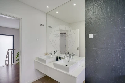 Moradia T4 para Venda em Fernao Ferro