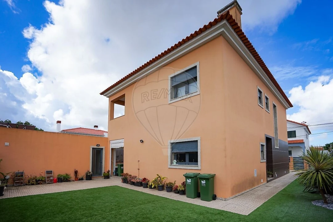 Moradia T4 para Venda em Fernao Ferro Foto 5