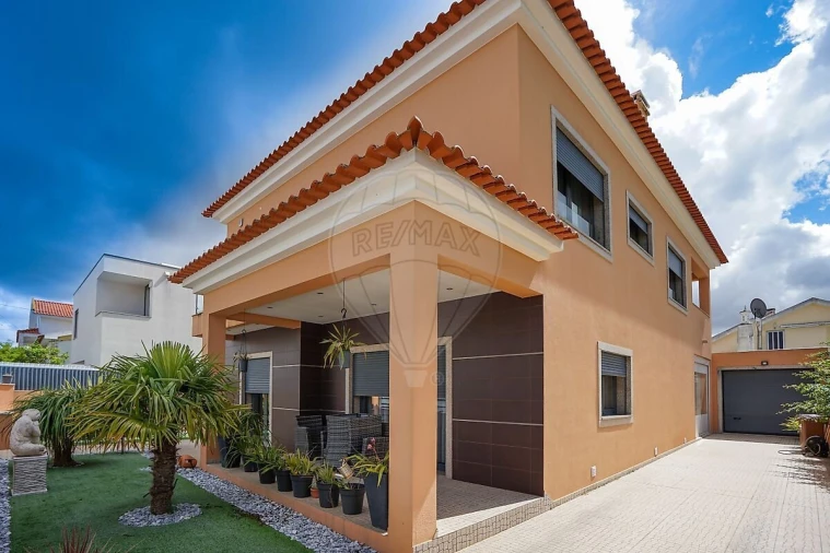 Moradia T4 para Venda em Fernao Ferro Foto 2