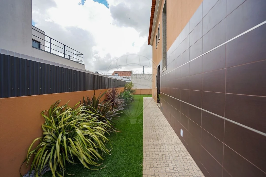 Moradia T4 para Venda em Fernao Ferro Foto 6