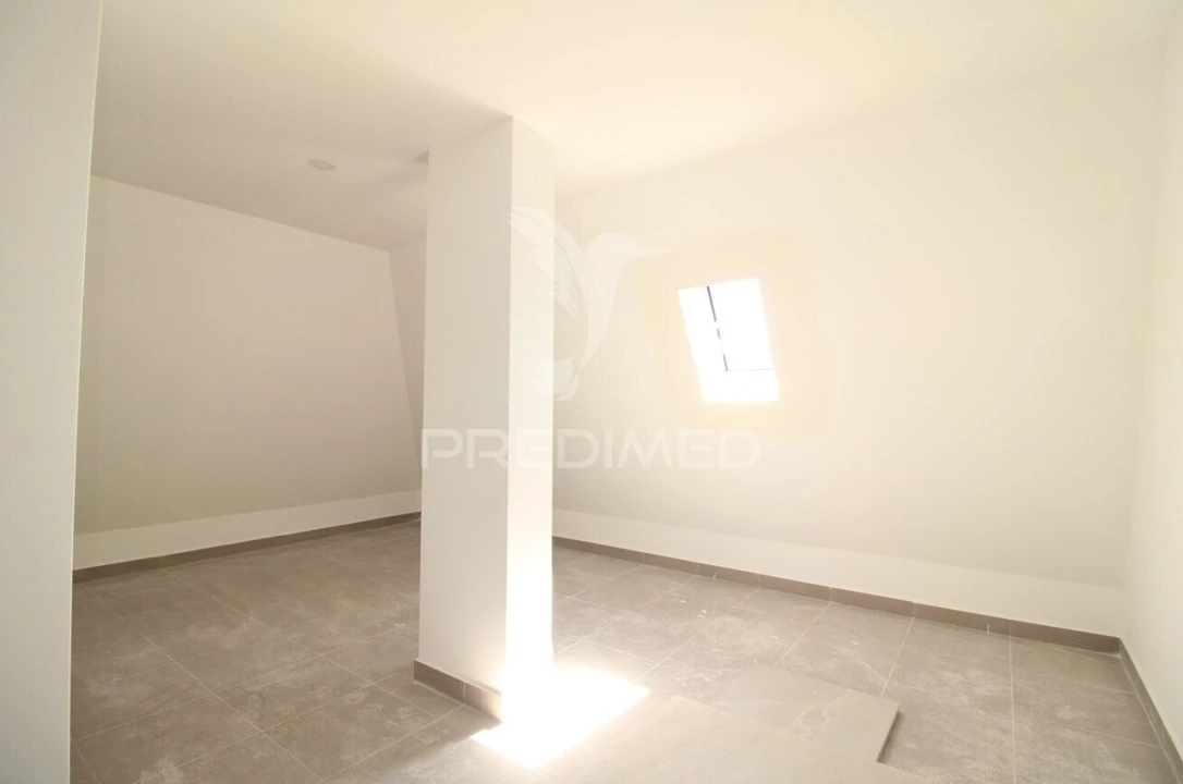 Apartamento T2 para Venda em Charneca de Caparica e Sobreda Foto 14