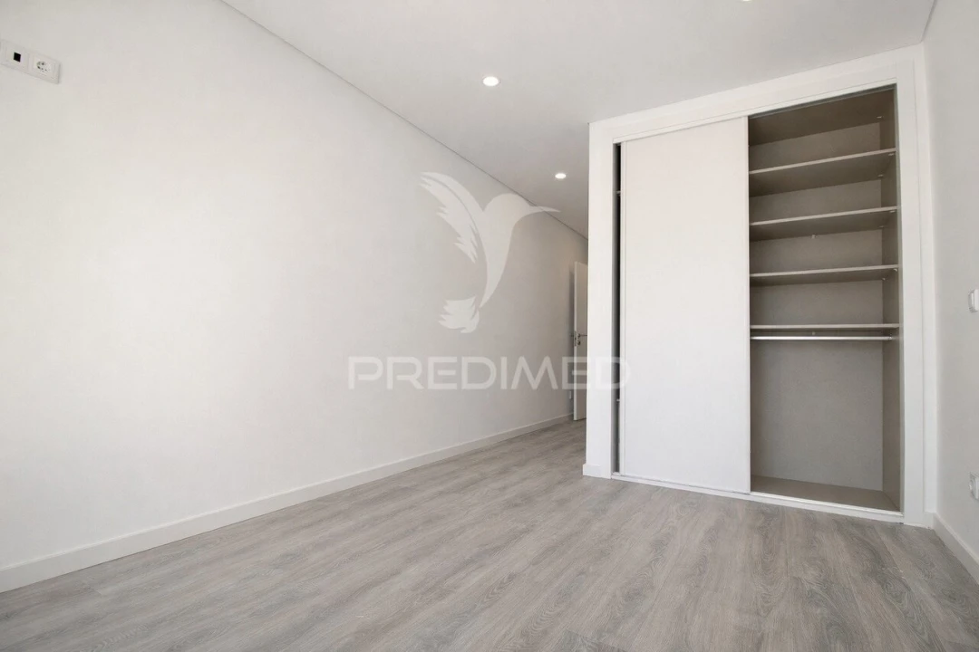 Apartamento T2 para Venda em Charneca de Caparica e Sobreda Foto 12