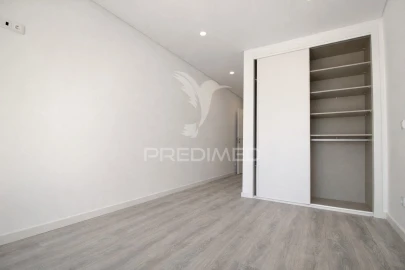Apartamento T2 para Venda em Charneca de Caparica e Sobreda