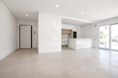 Apartamento T2 para Venda em Charneca de Caparica e Sobreda