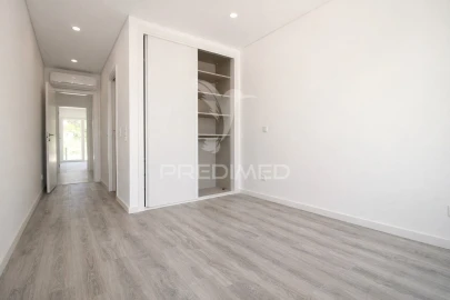 Apartamento T2 para Venda em Charneca de Caparica e Sobreda