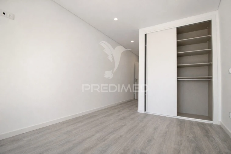 Apartamento T2 para Venda em Charneca de Caparica e Sobreda Foto 12