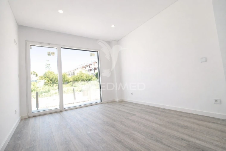 Apartamento T2 para Venda em Charneca de Caparica e Sobreda Foto 8
