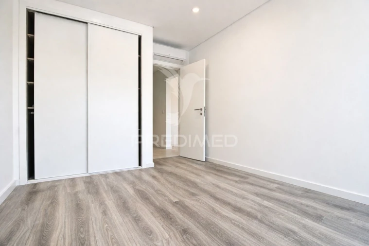 Apartamento T2 para Venda em Charneca de Caparica e Sobreda Foto 7