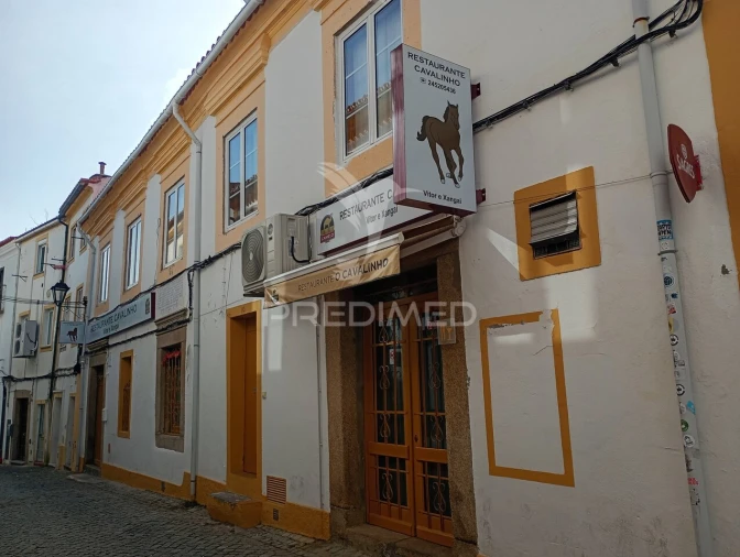 Moradia T9 para Venda em Sé e São Lourenço