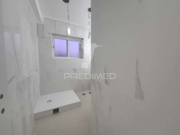 Apartamento T4 para Venda em Laranjeiro e Feijó
