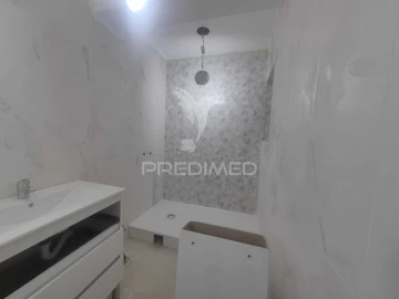 Apartamento T4 para Venda em Laranjeiro e Feijó