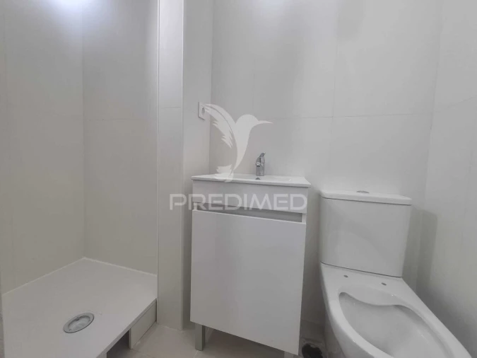 Apartamento T4 para Venda em Laranjeiro e Feijó Foto 3