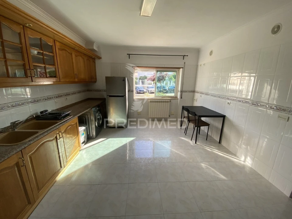 Apartamento T0 para Venda em Seixal, Arrentela e Aldeia de Paio Pires Foto 1