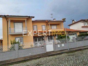 Moradia T5 para Venda em Nespereira