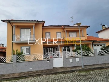 Moradia T5 para Venda em Nespereira