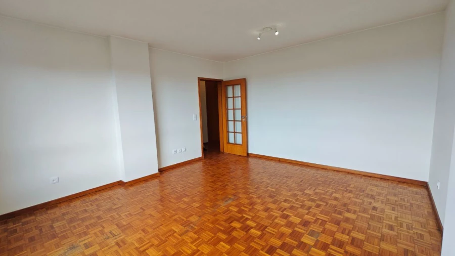 Apartamento T2 para Arrendamento em Ramalde Foto 5