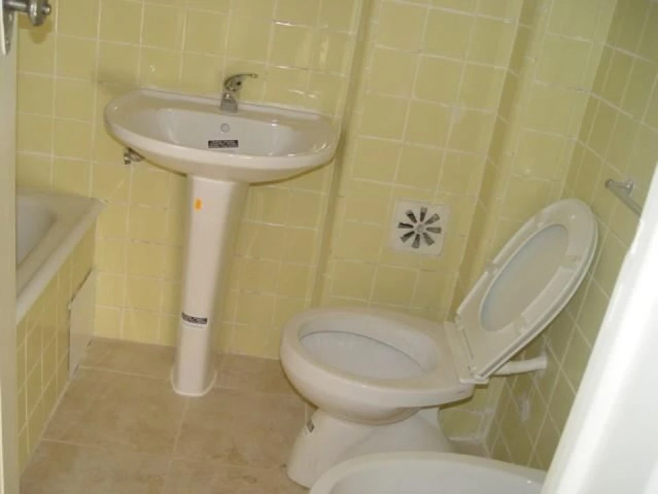 Apartamento T1 para Arrendamento em Campolide Foto 2