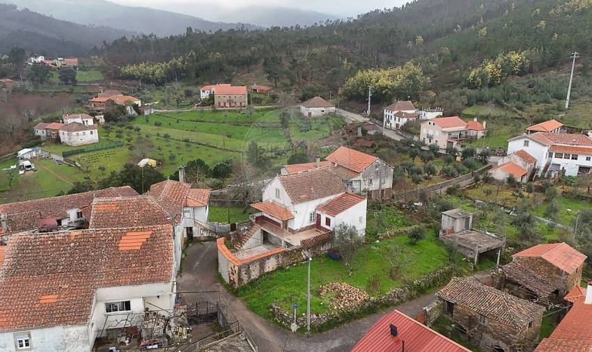 Moradia T2 para Venda em Alvares Foto 26