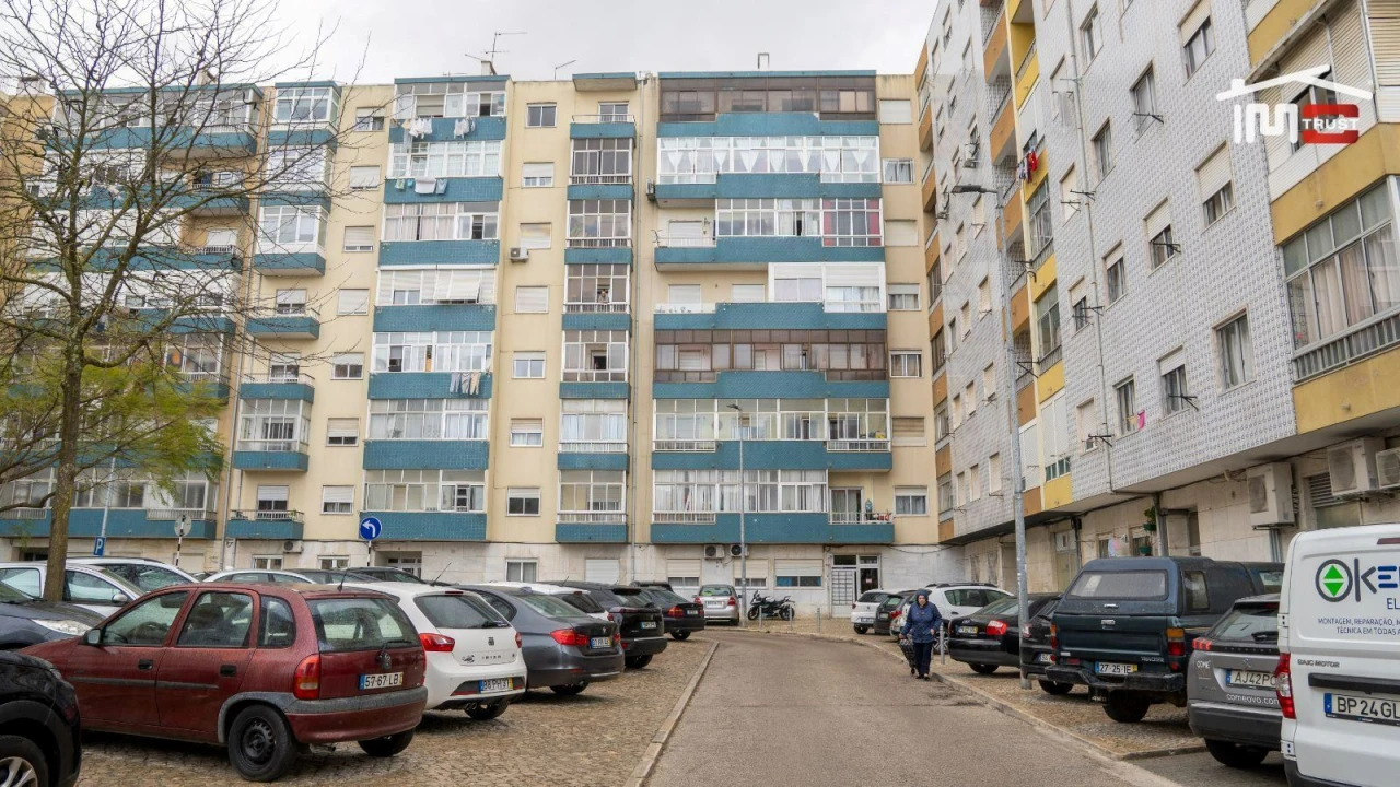 Apartamento T3 para Venda em Seixal, Arrentela e Aldeia de Paio Pires Foto 1